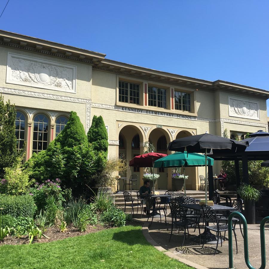 Mcmenamins Kennedy School Hotel Portland Luaran gambar
