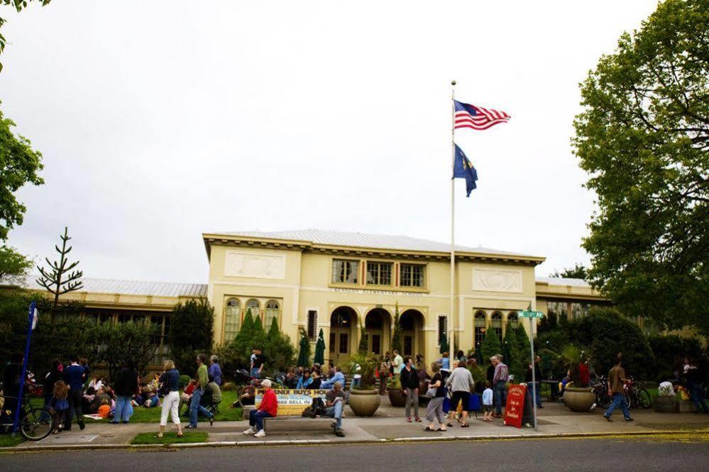 Mcmenamins Kennedy School Hotel Portland Luaran gambar